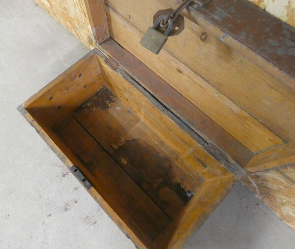 Ancien coffre en bois
