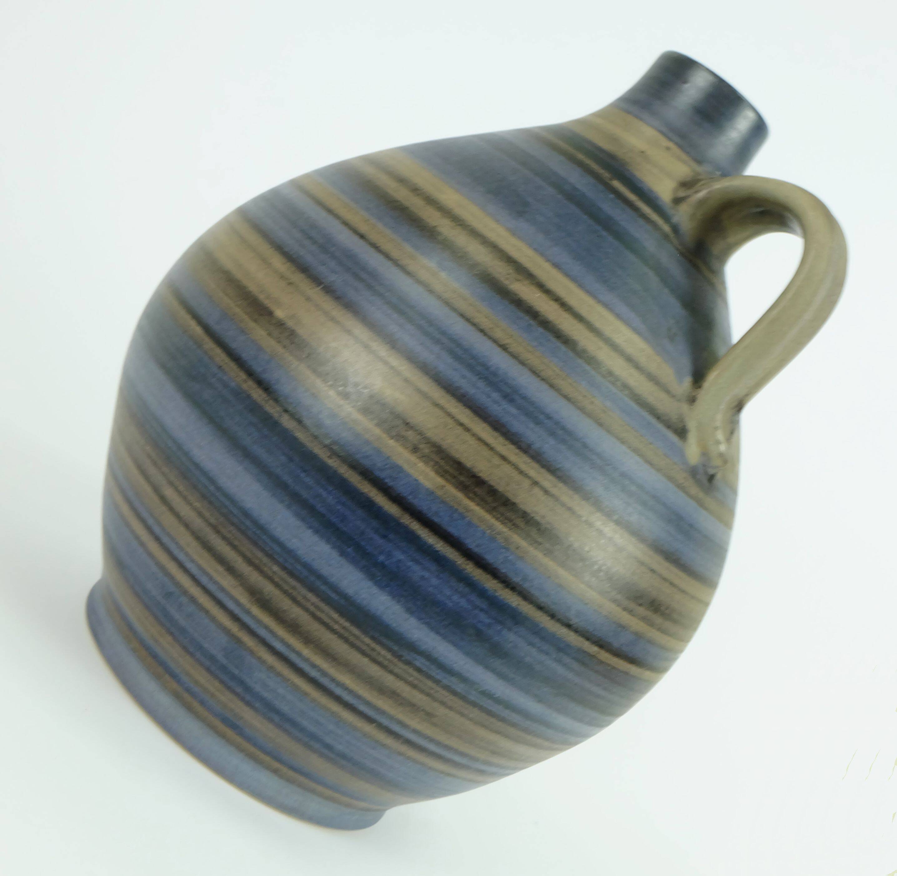 VASE en forme de cruche des années 1950 avec un motif rayé en bleu, marron et noir modèle 252/30