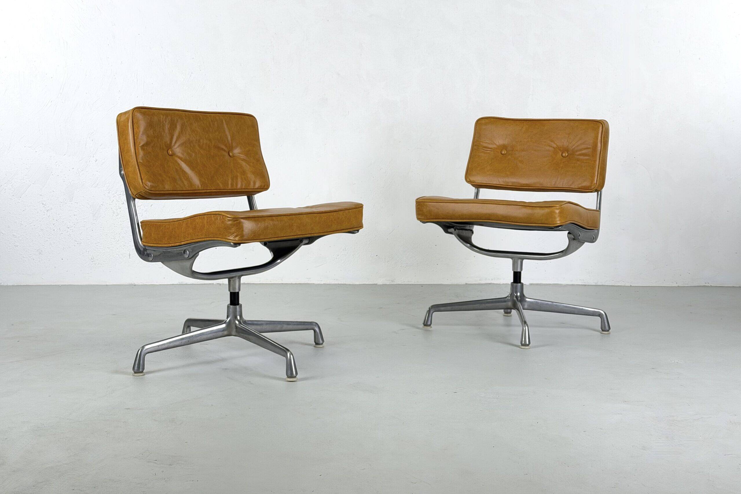 Magnificent pair of "Intermediate" office chairs by Charles & Ray Eames for Herman Miller – 1960s