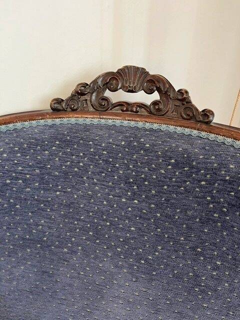 Elegant and charming Napoléon III sofa.