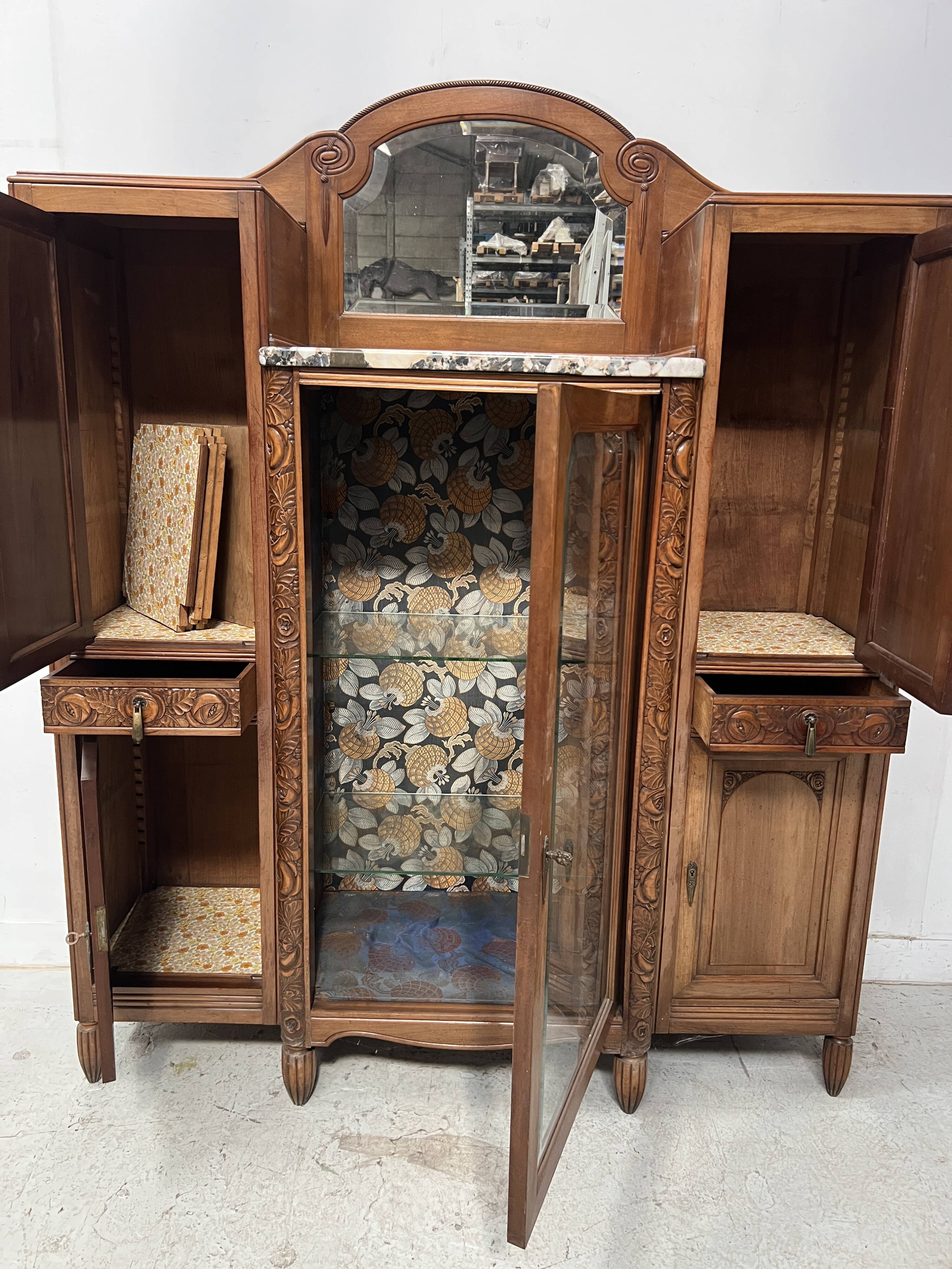 Art Deco buffet in solid walnut, 20th century.