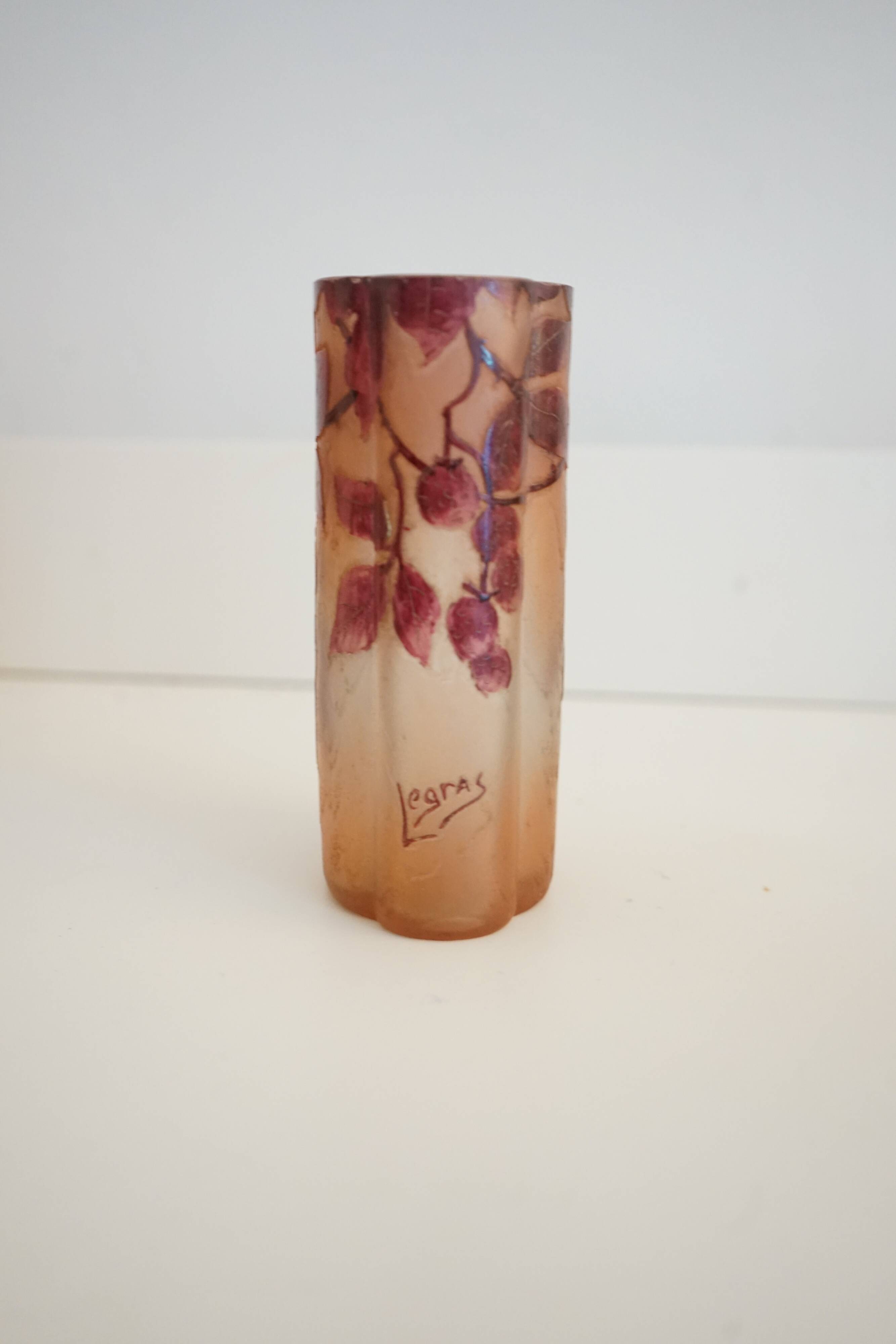 Legras quadrilobed vase from the "ruby" series in glass (1900 - 1910)