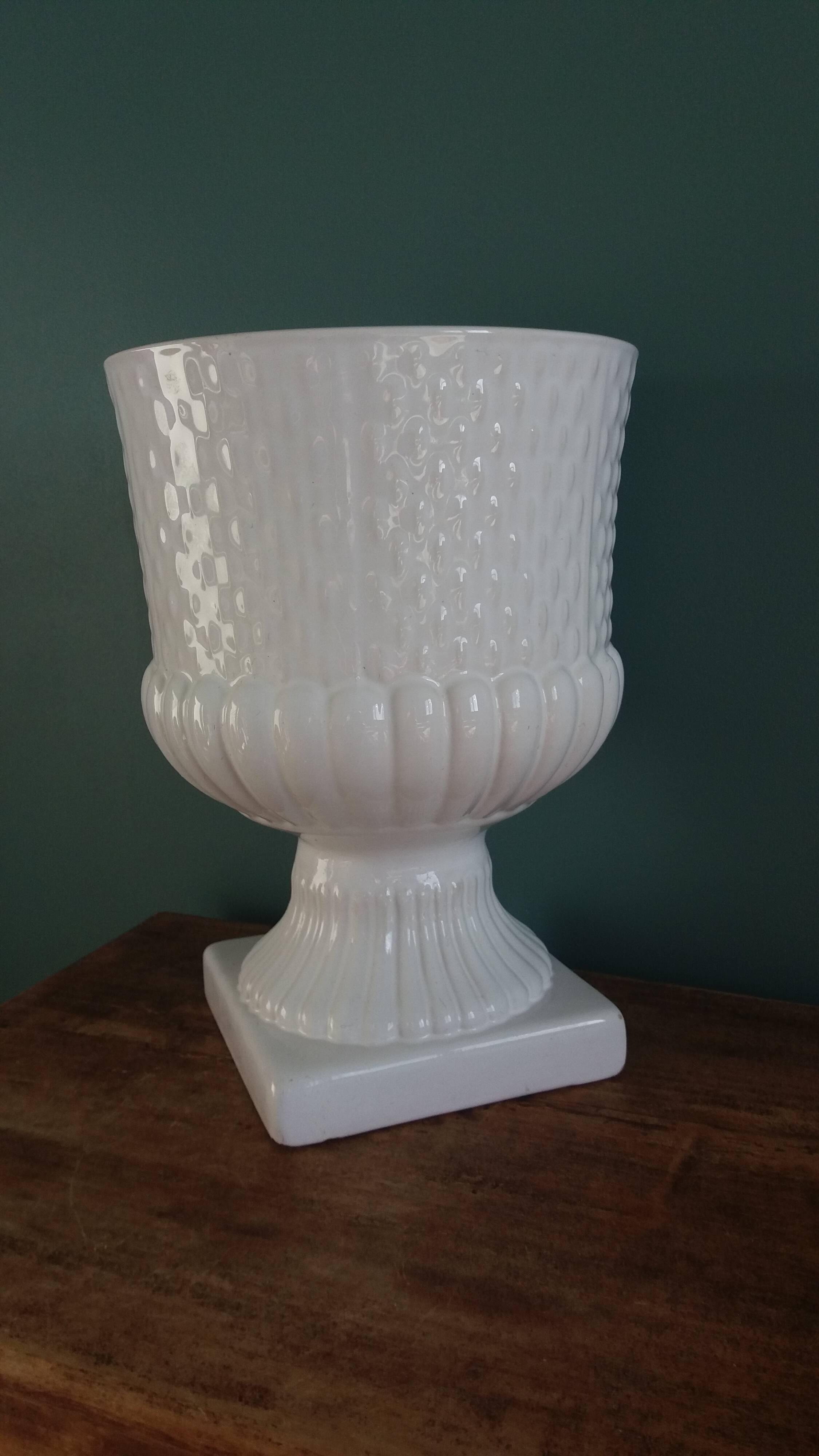 Médicis planter pot vase Saint Clément France Pompadour