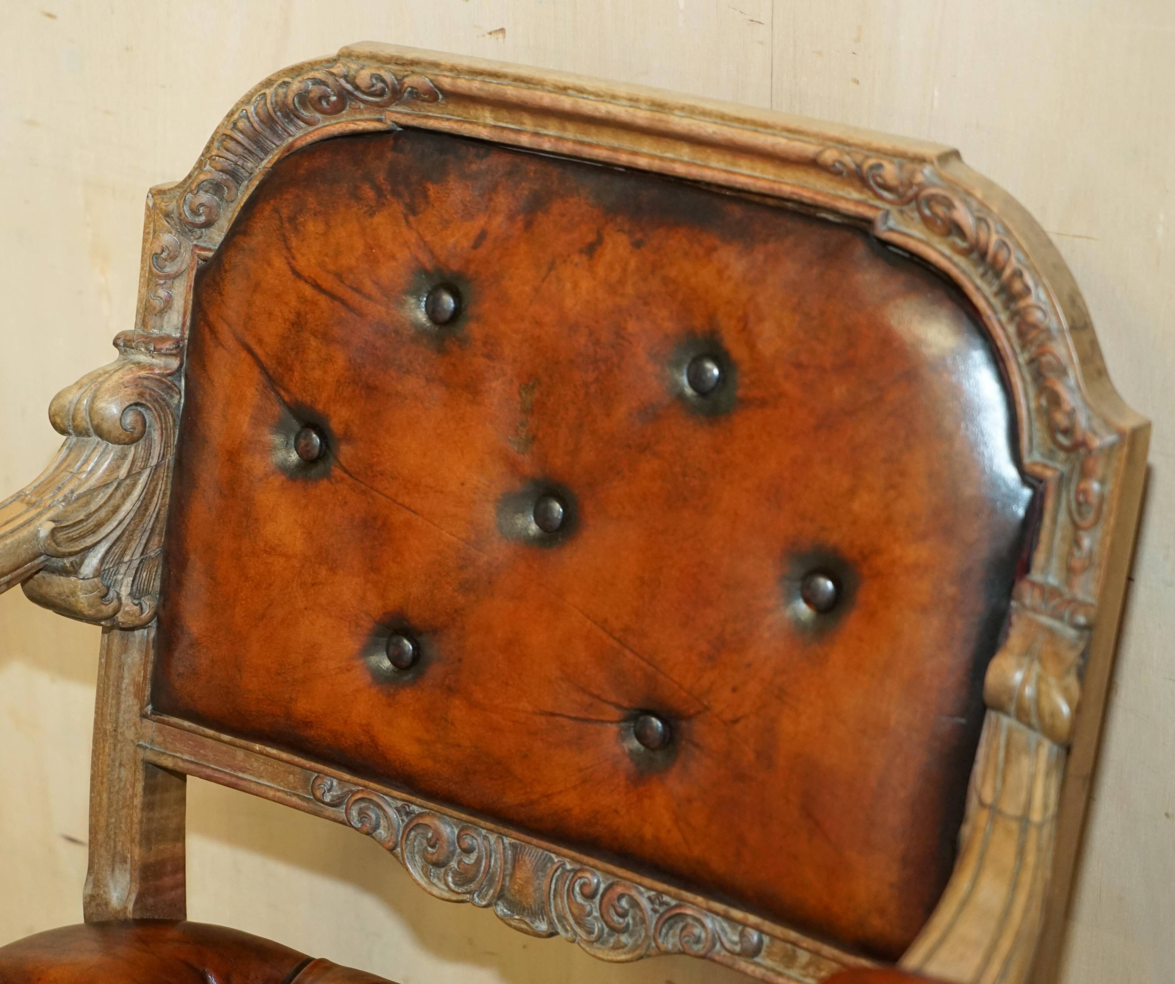 Fauteuil Chesterfield ancien restauré William IV en cuir