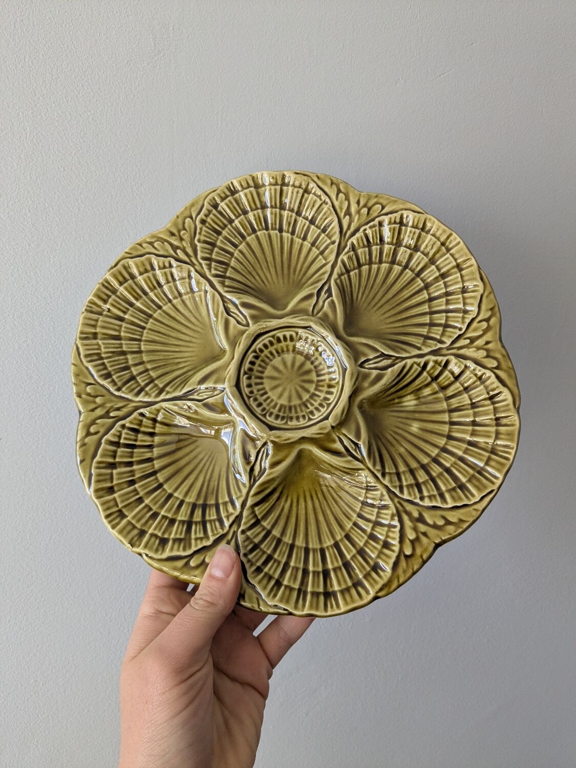Lot de 3 assiettes à huîtres vintages en barbotine verte Sarreguemines