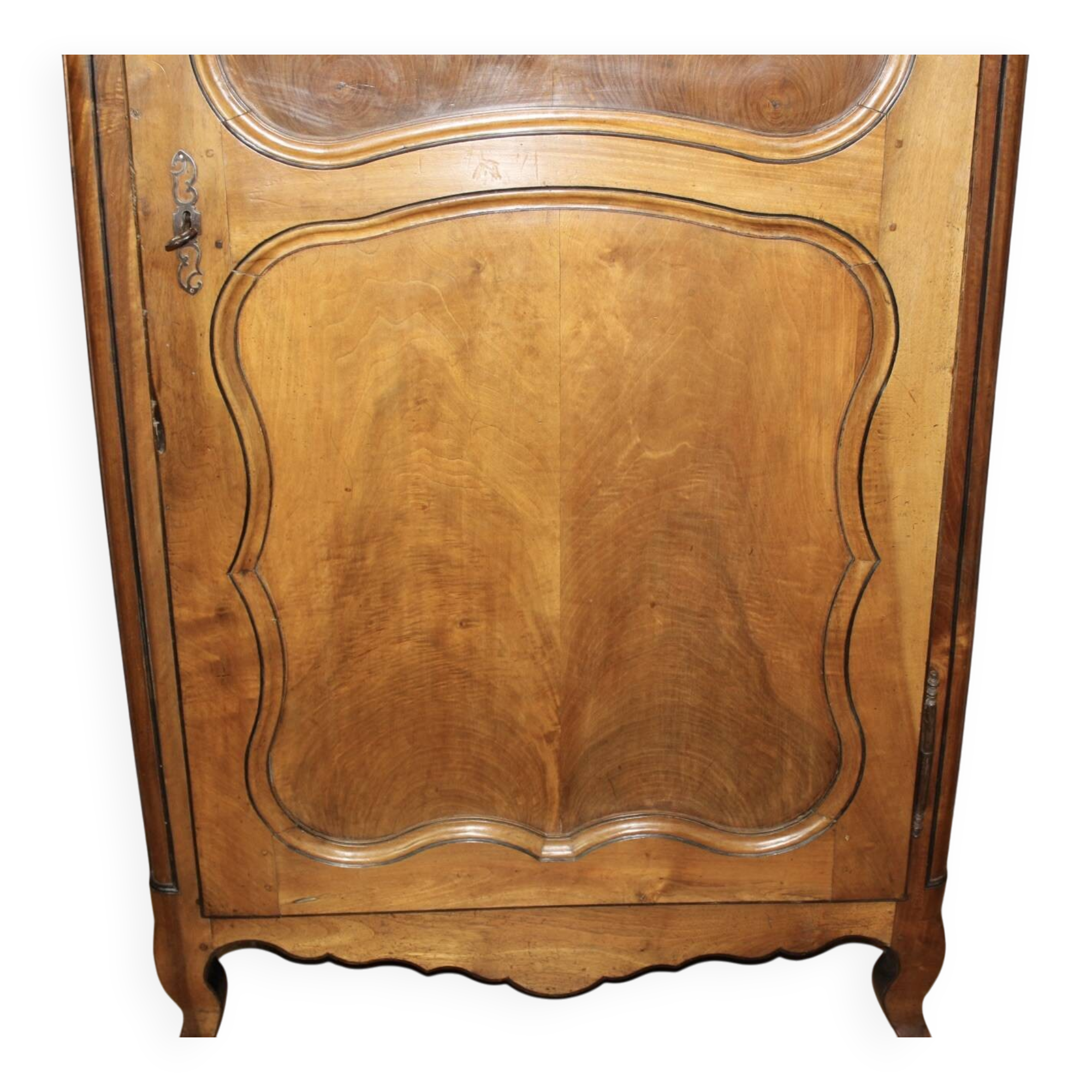 Louis XV bonnetière in walnut from the late 18th century