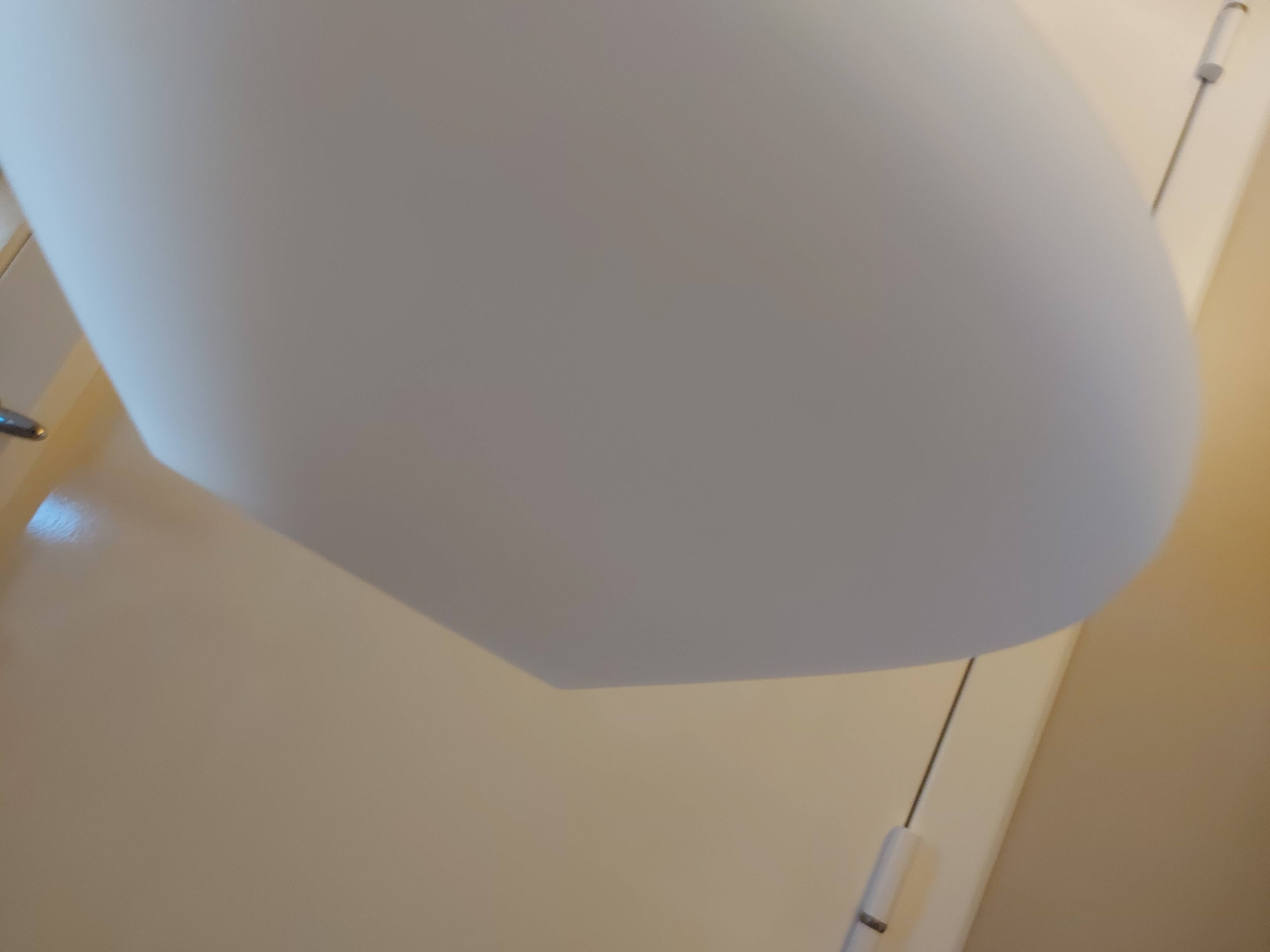 Vintage suspension in white opaline