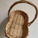 Small beige wicker basket