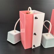 Suite de 3 suspensions vintage 1950 en plexiglas rose & blanc