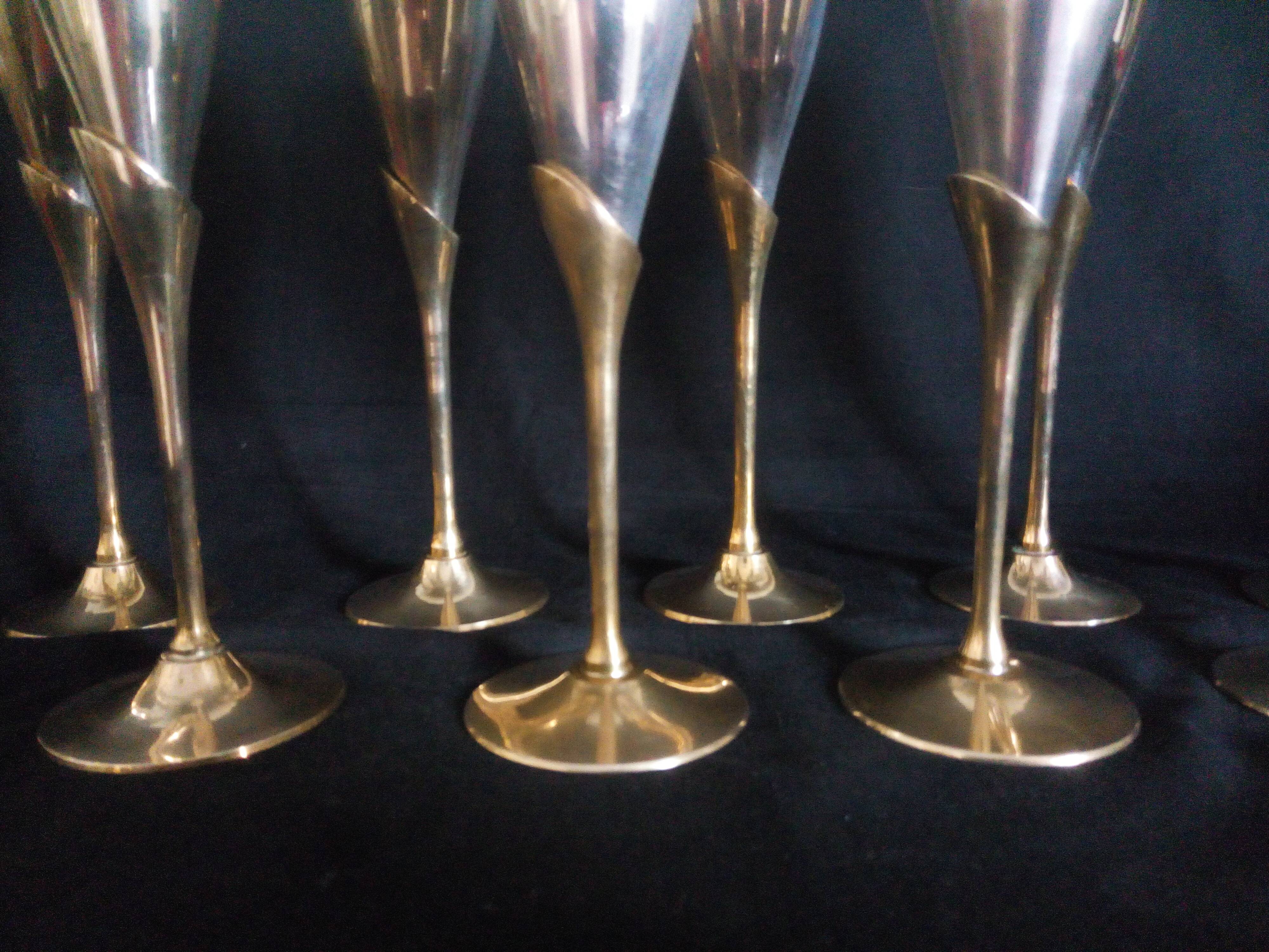Lot of 12 silver metal flutes on brass stand