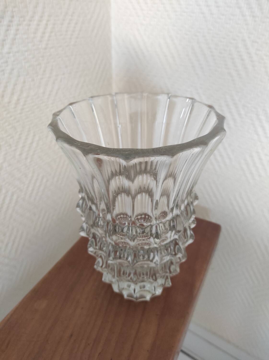 Molded glass vase "thorns"