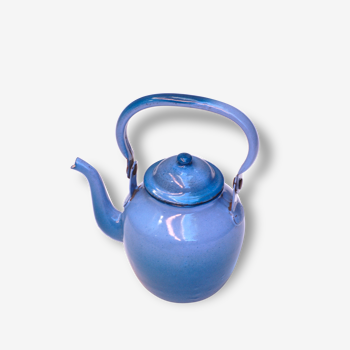 Blue enamelled kettle on ty and die!