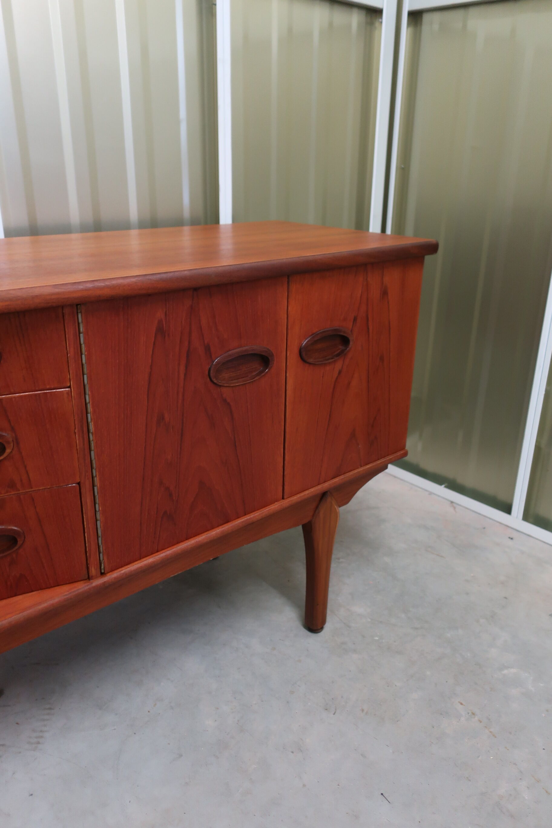 Atypical teak thread from the 60s