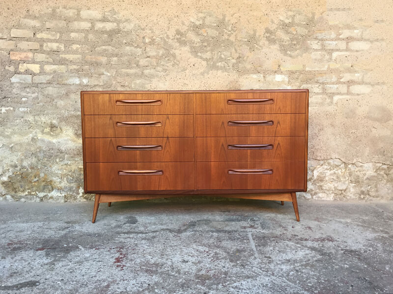 Scandinavian dresser teak 8 drawers Victor Wilkins for G-plan since 1960