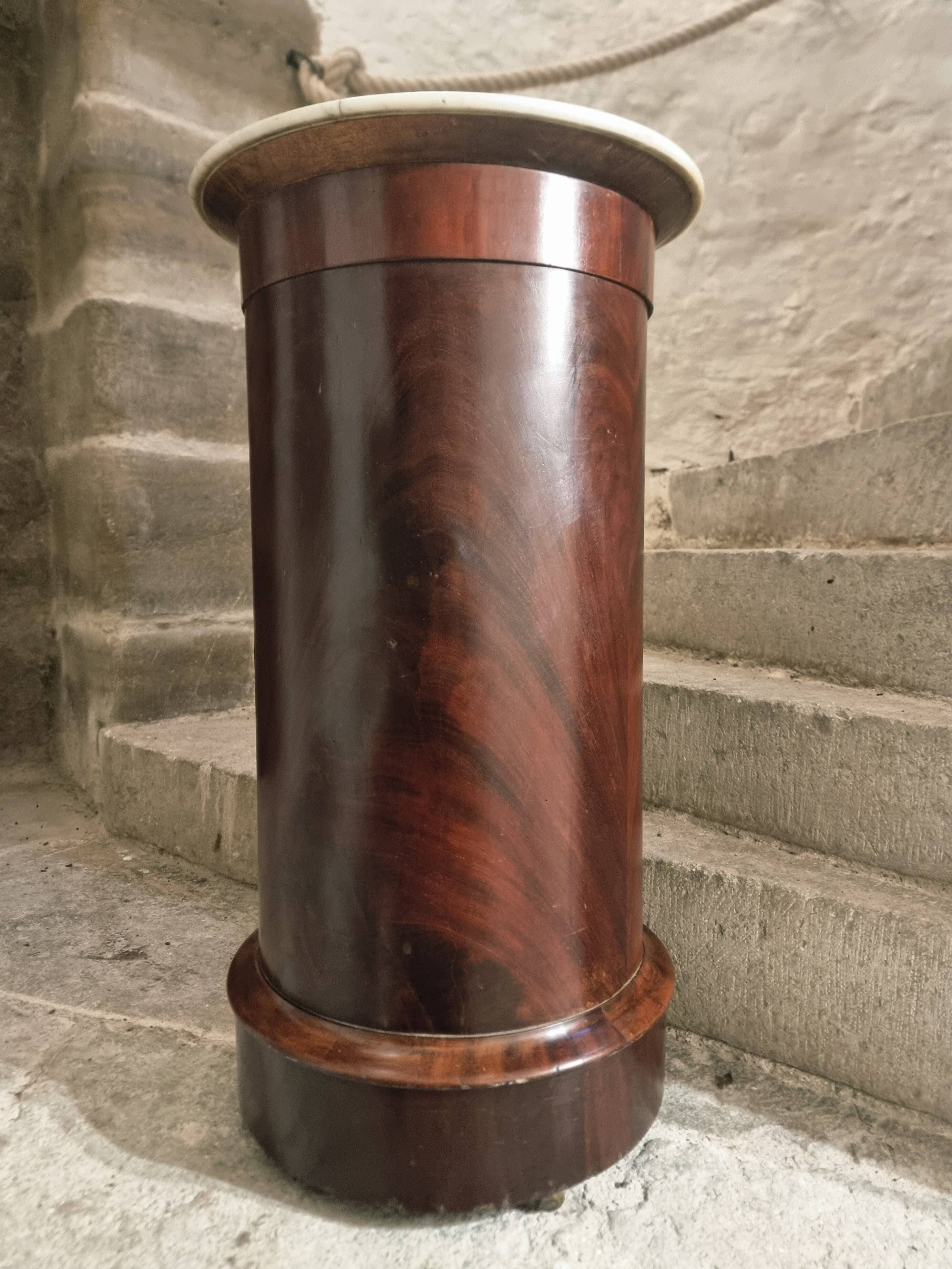 Antique French Empire Somno (bedside table) in mahogany with a marble top, circa 1805–1820.