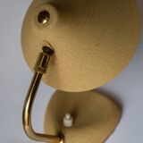 Petite lampe de table laquée beige du milieu du siècle avec abat-jour réglable, années 1950