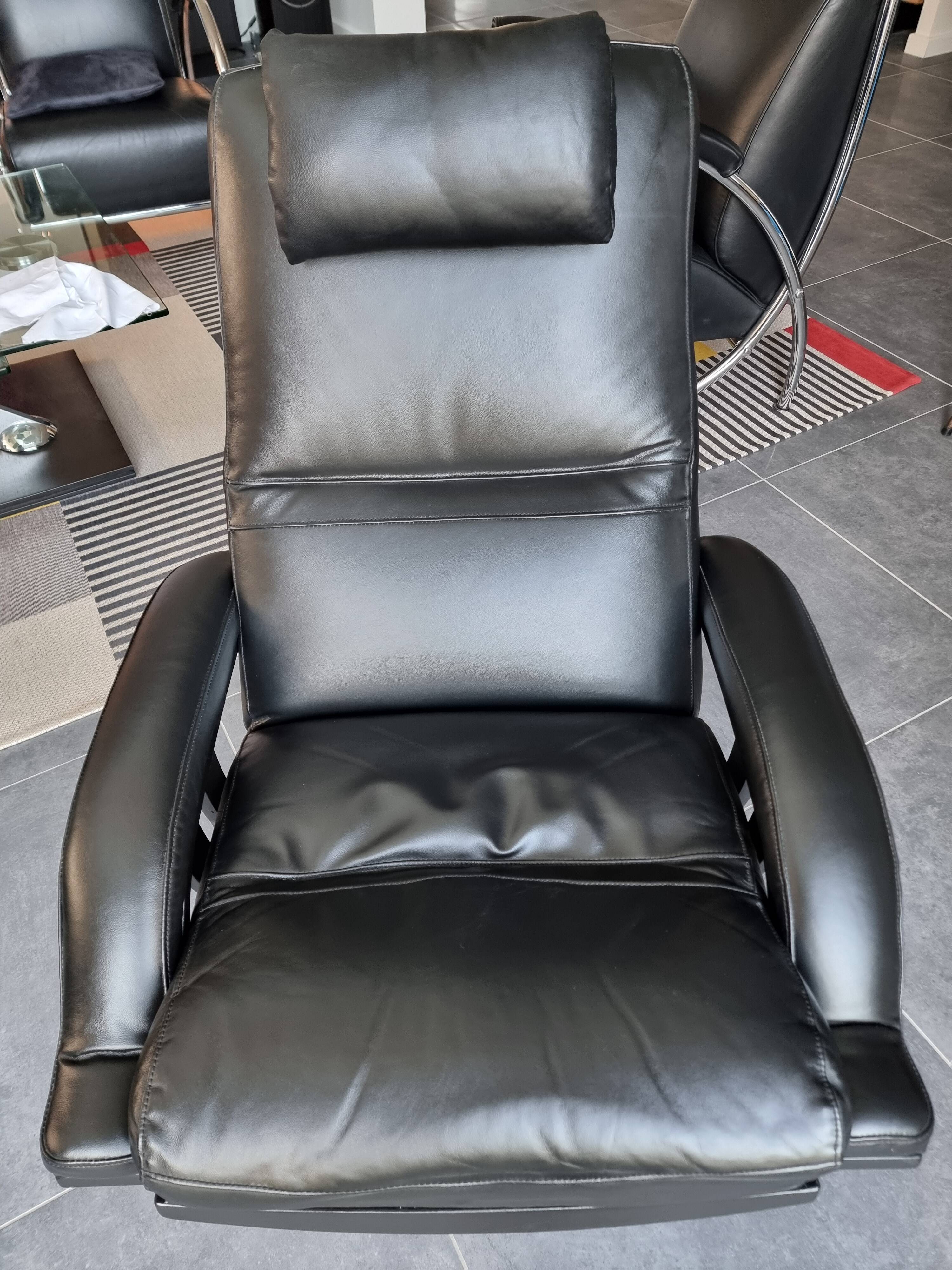 2 leather armchairs from Roche Bobois