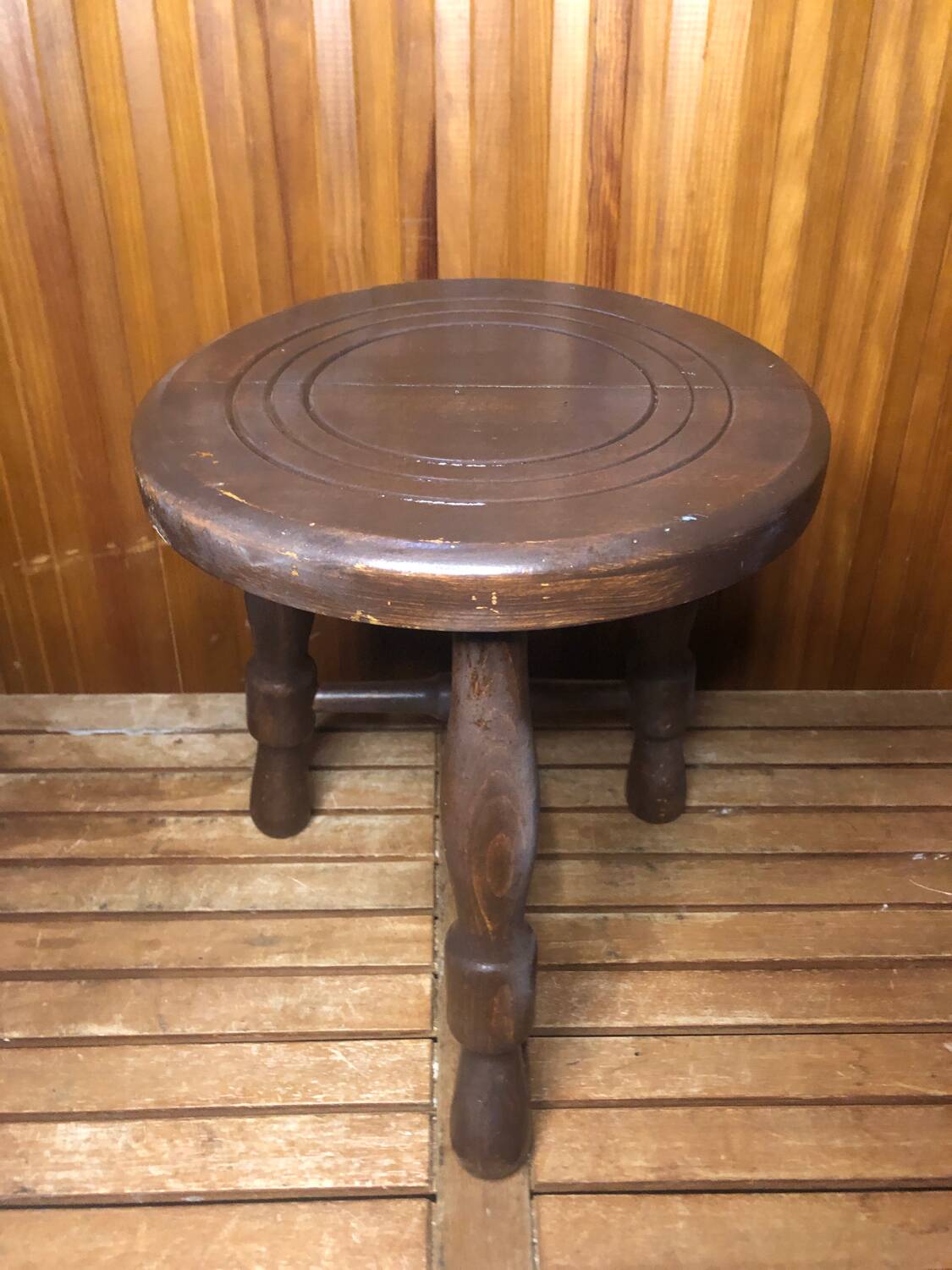 Vintage turned wood tripod milking stool #a579