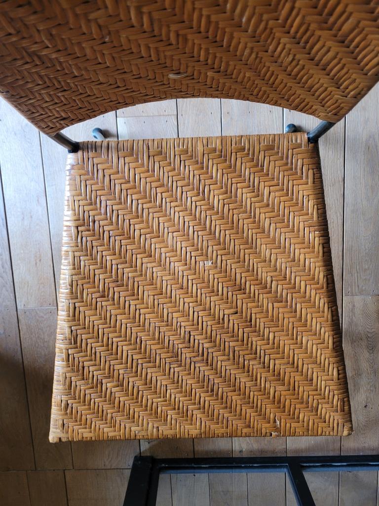 Glass and metal table and its 4 wicker chairs and glass Roche Bobois