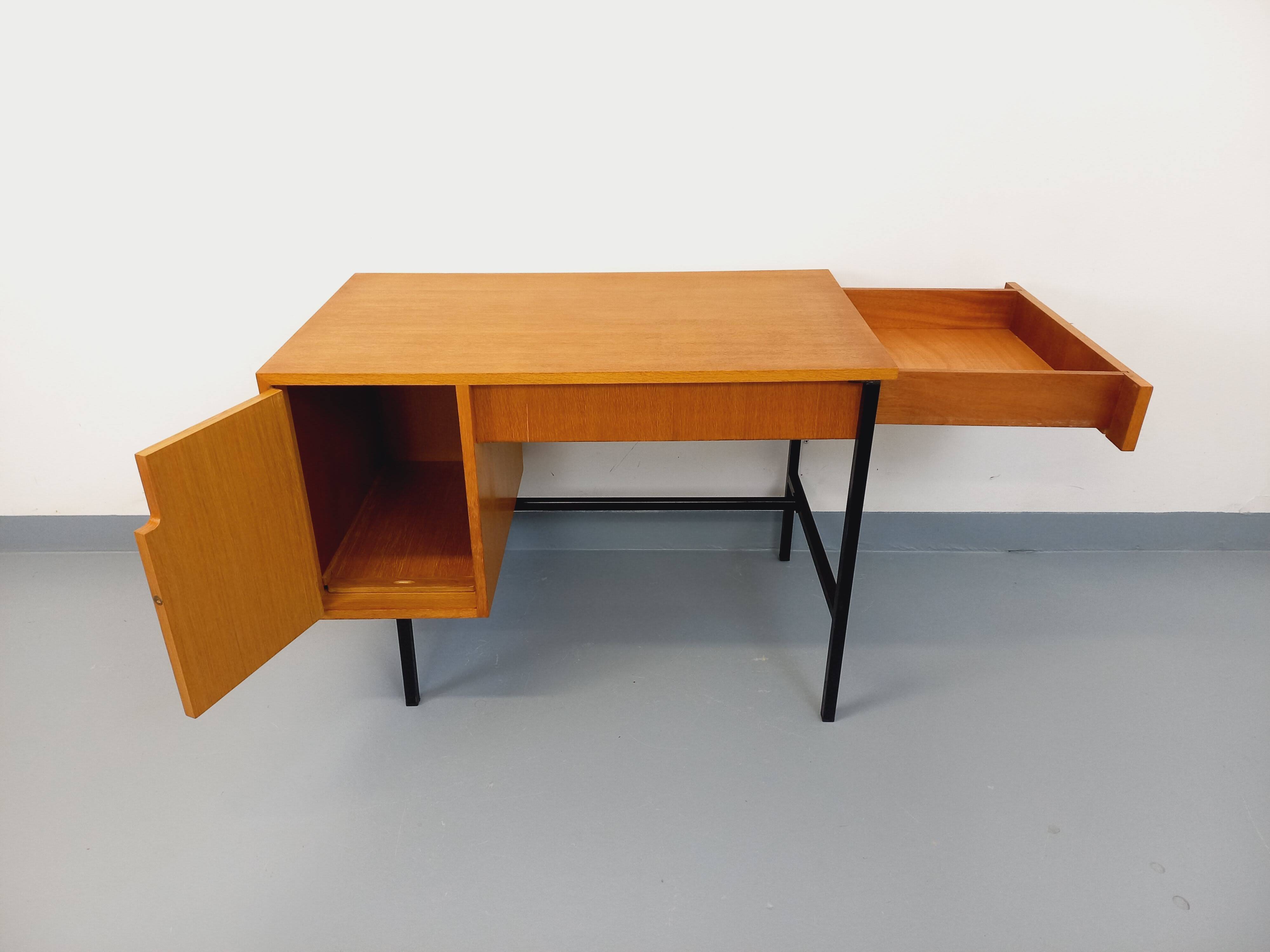 Bureau moderniste vintage Multitable par Jacques Hitier en bois de chêne