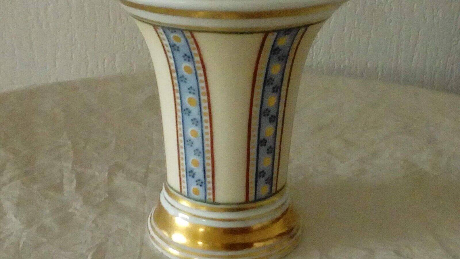 Vase a violettes en porcelaine de paris fin 19 eme