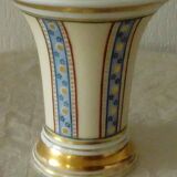 Vase with violets in Paris porcelain late 19th century
