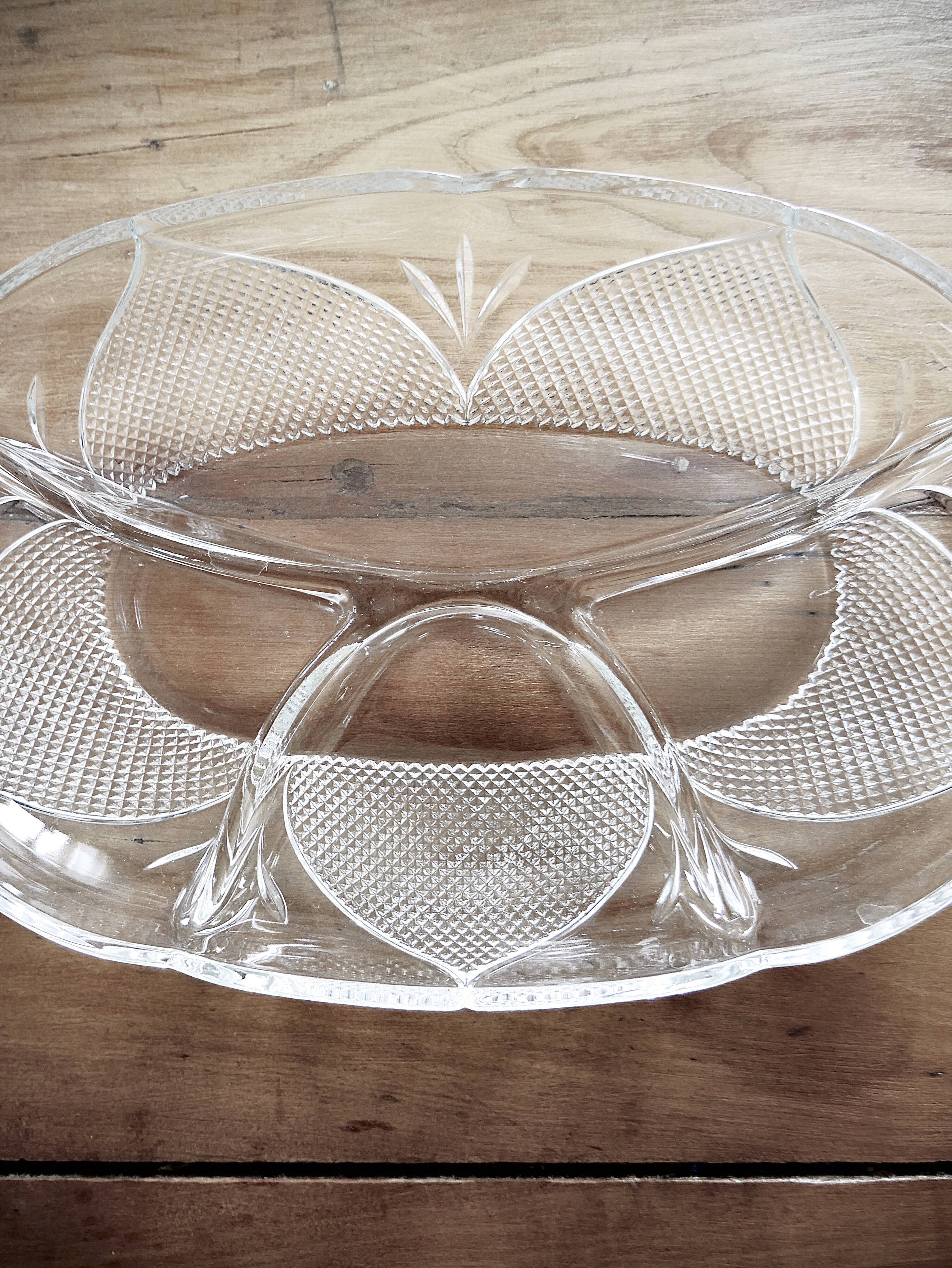 Compartmentalized chiseled glass dish