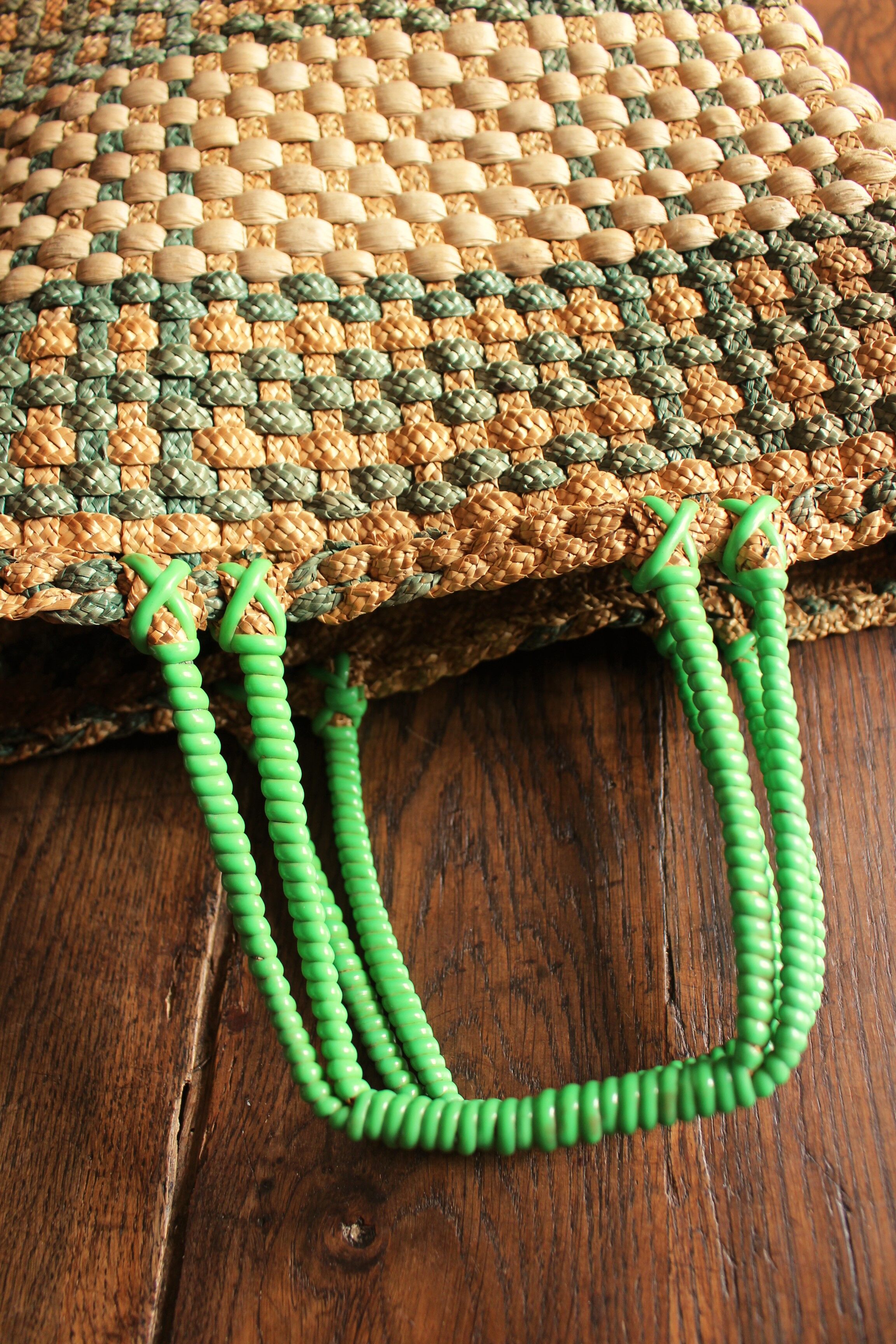 Panier vannerie vintage tressage vert anses scoubidou