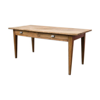 Farm table