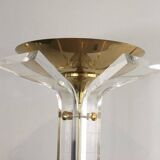 Rare lampadaire de parquet en laiton doré et plexiglass
