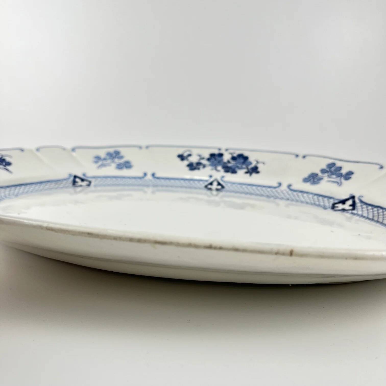 Large oval dish Terre de Fer KG Lunéville, model "Jane", blue, 1890-1915