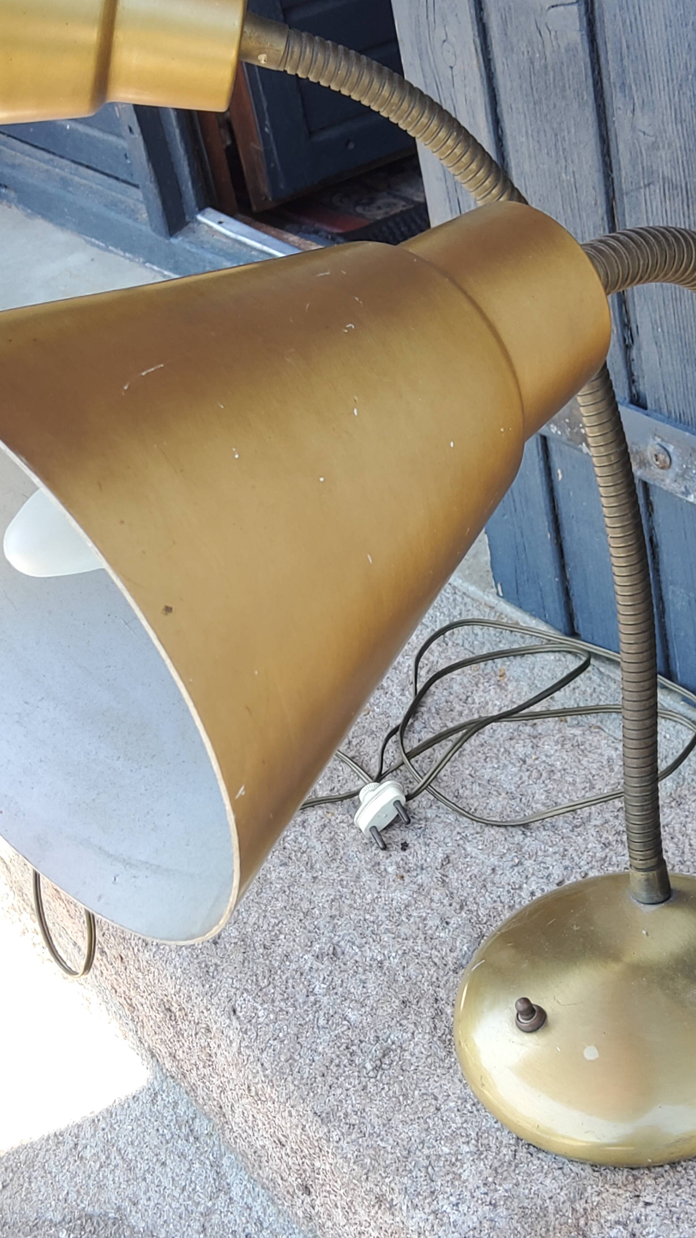 Designer desk lamp in gold metal 2 flexible arms from the 70s