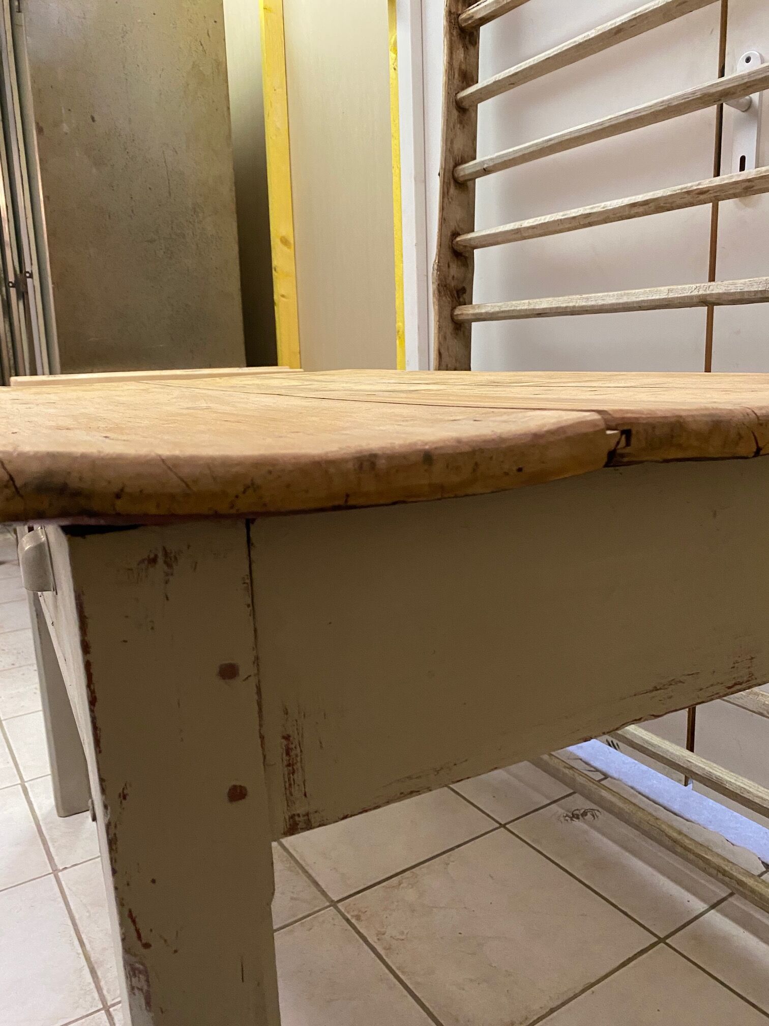 Farmhouse table with 2 drawers