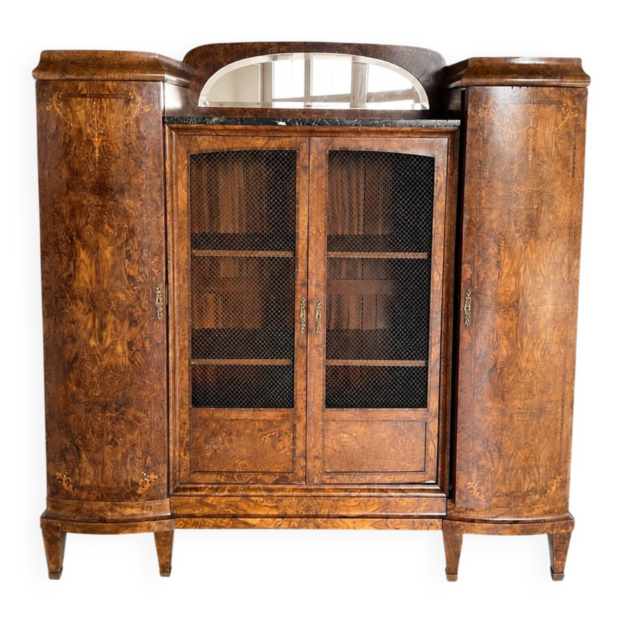 Vitrine-bibliothèque Art Déco en loupe, marbre, miroir et décor nacré
