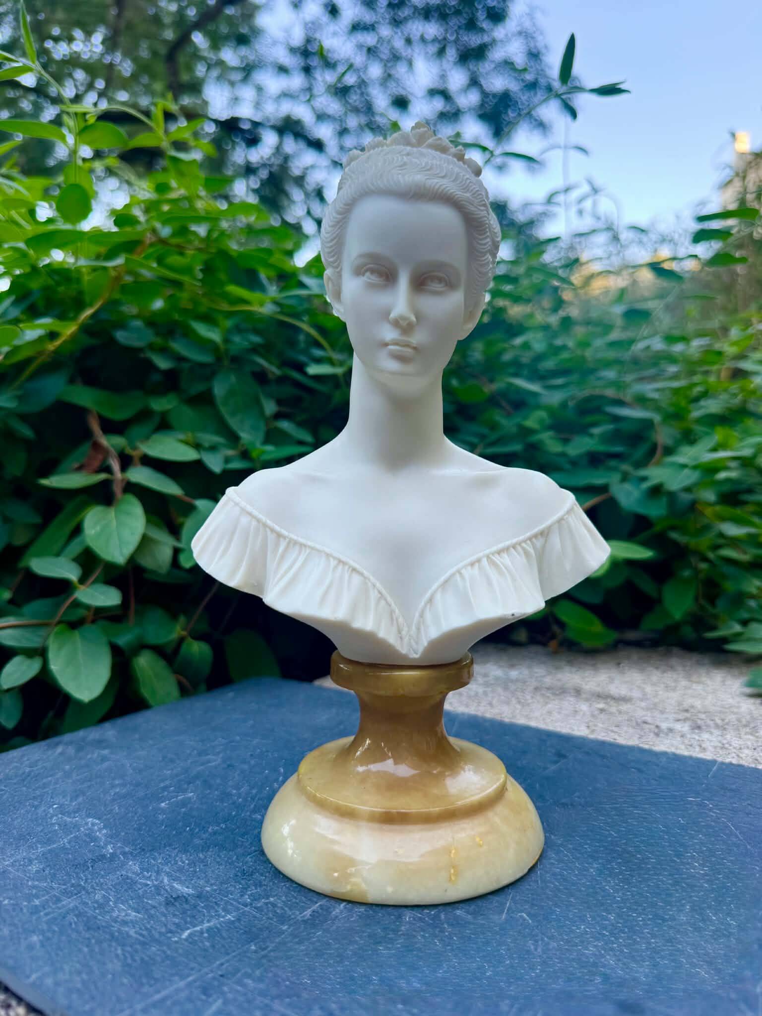 Buste en albâtre Manon Lescaut signé Arnaldo Giannelli