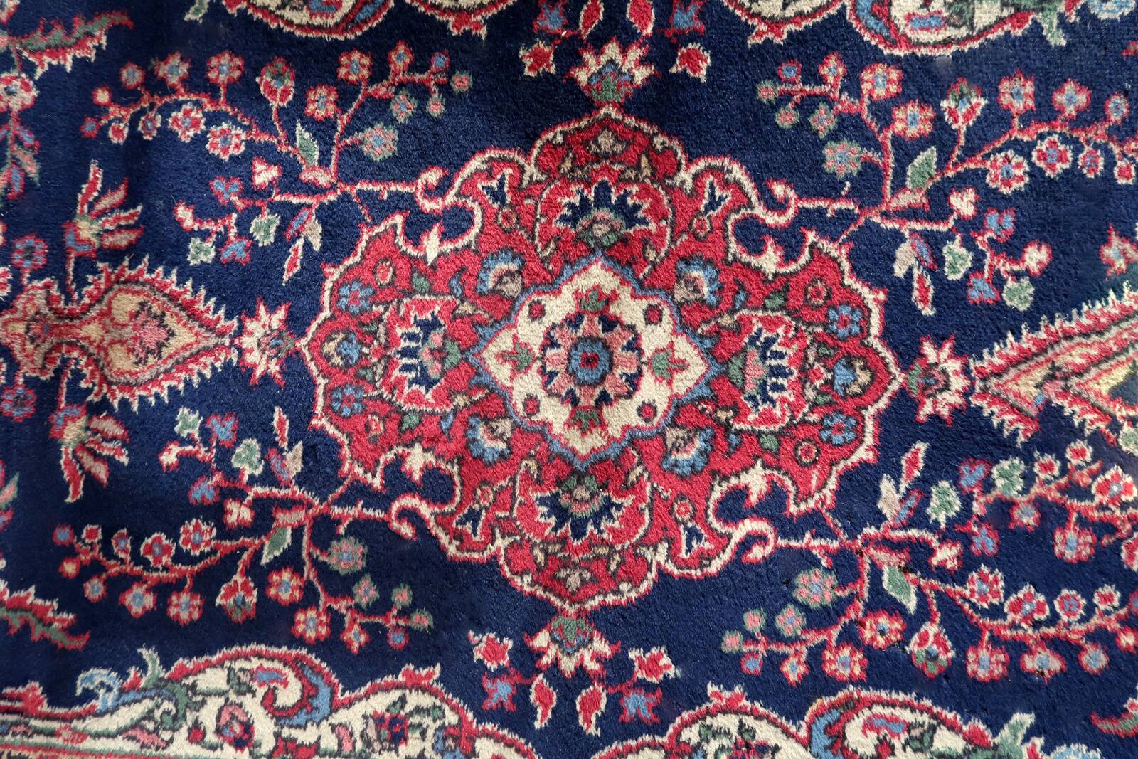 Tapis Kerman Antique – Laine Bleue Vive & Rouge – 117 x 218 cm