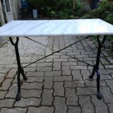 Bistro table in white marble and cast iron 1900