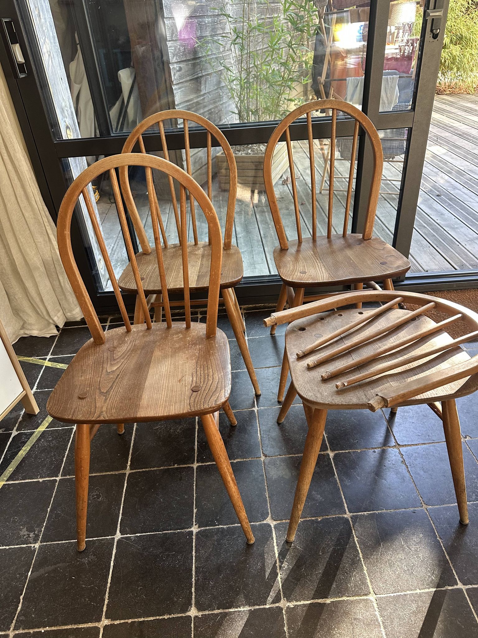 Lot 4 chaises Ercol BS 1960 JH 2056