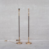 Paire de lampadaires en cuir et laiton milieu du siècle Einar Bäckström
