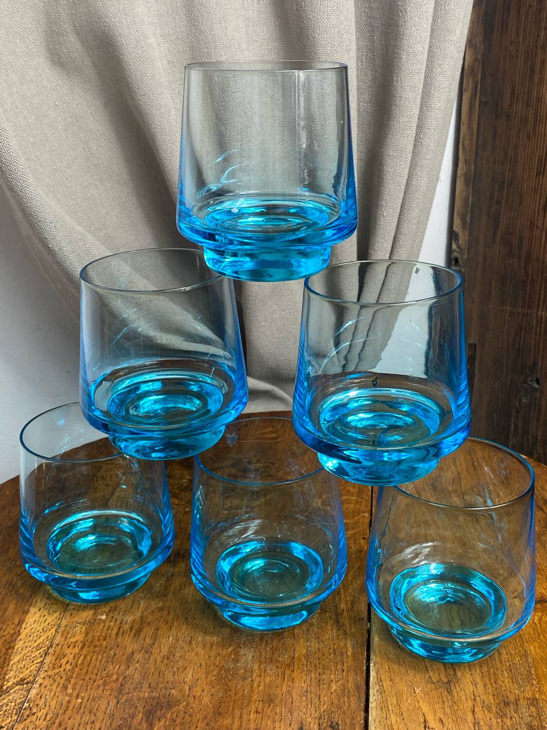 Six verres en verre bleu turquoise