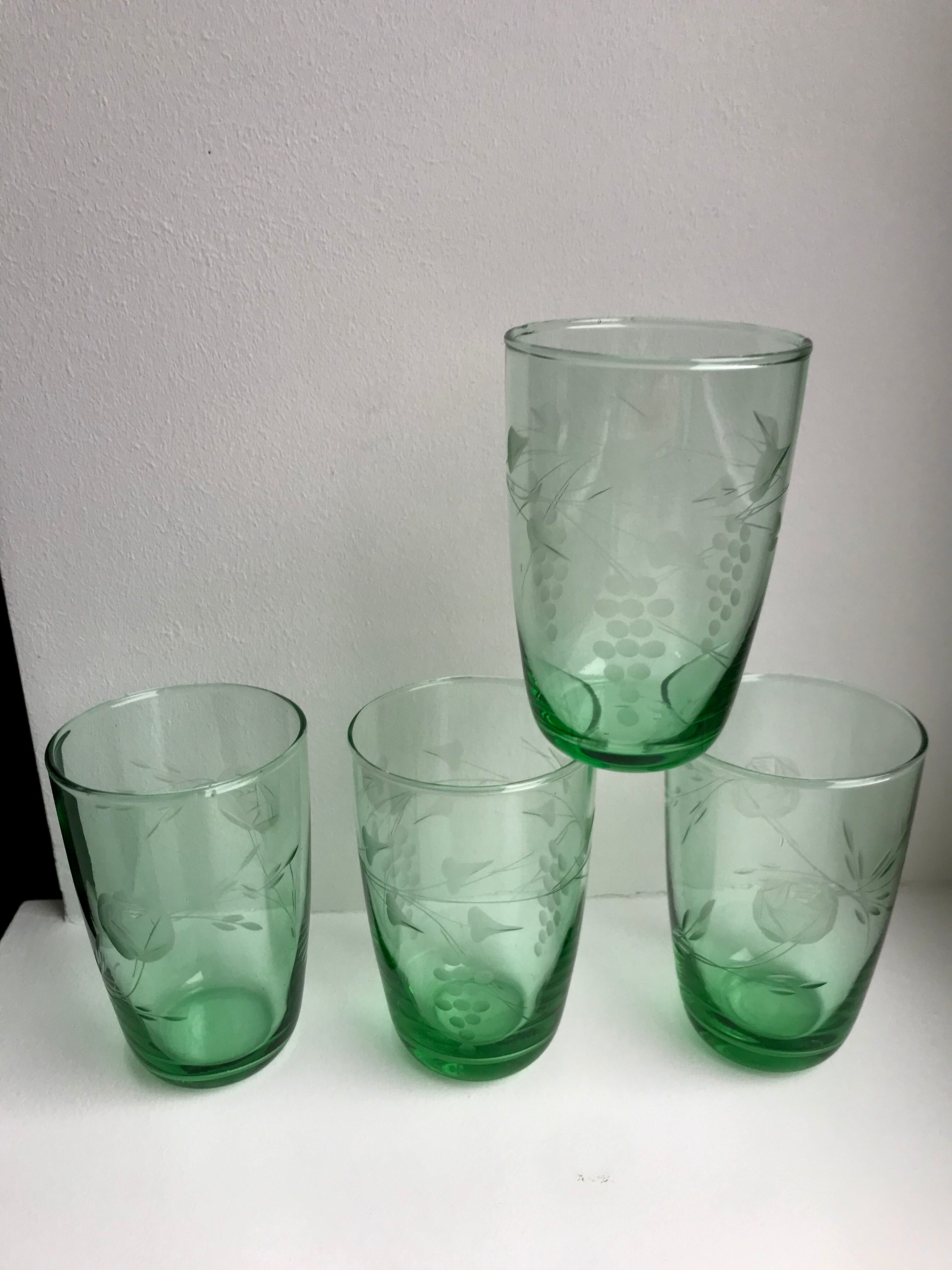 Set of 4 green glass water glasses engraved yeards 50-60