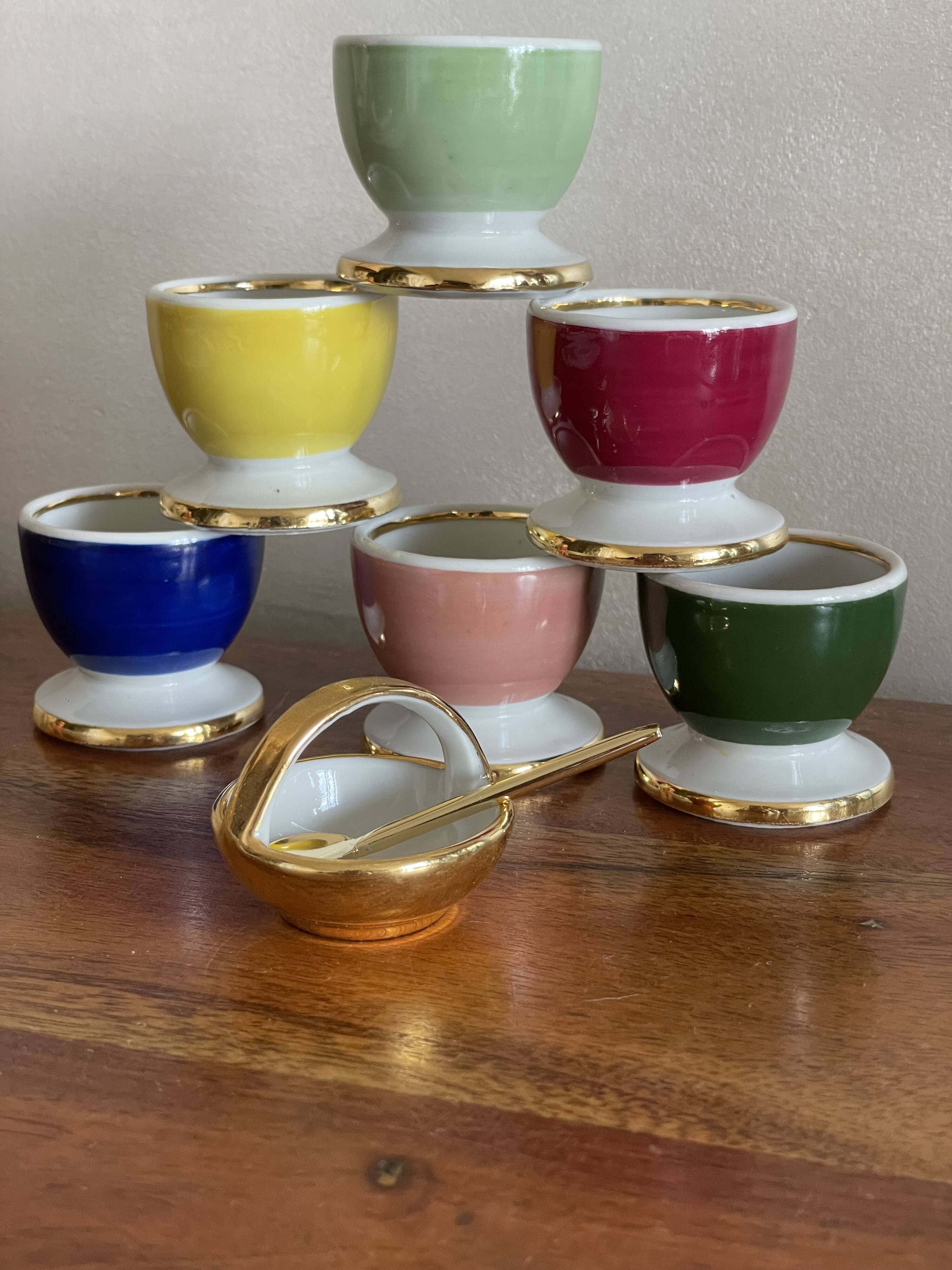 6 multicolored egg cups