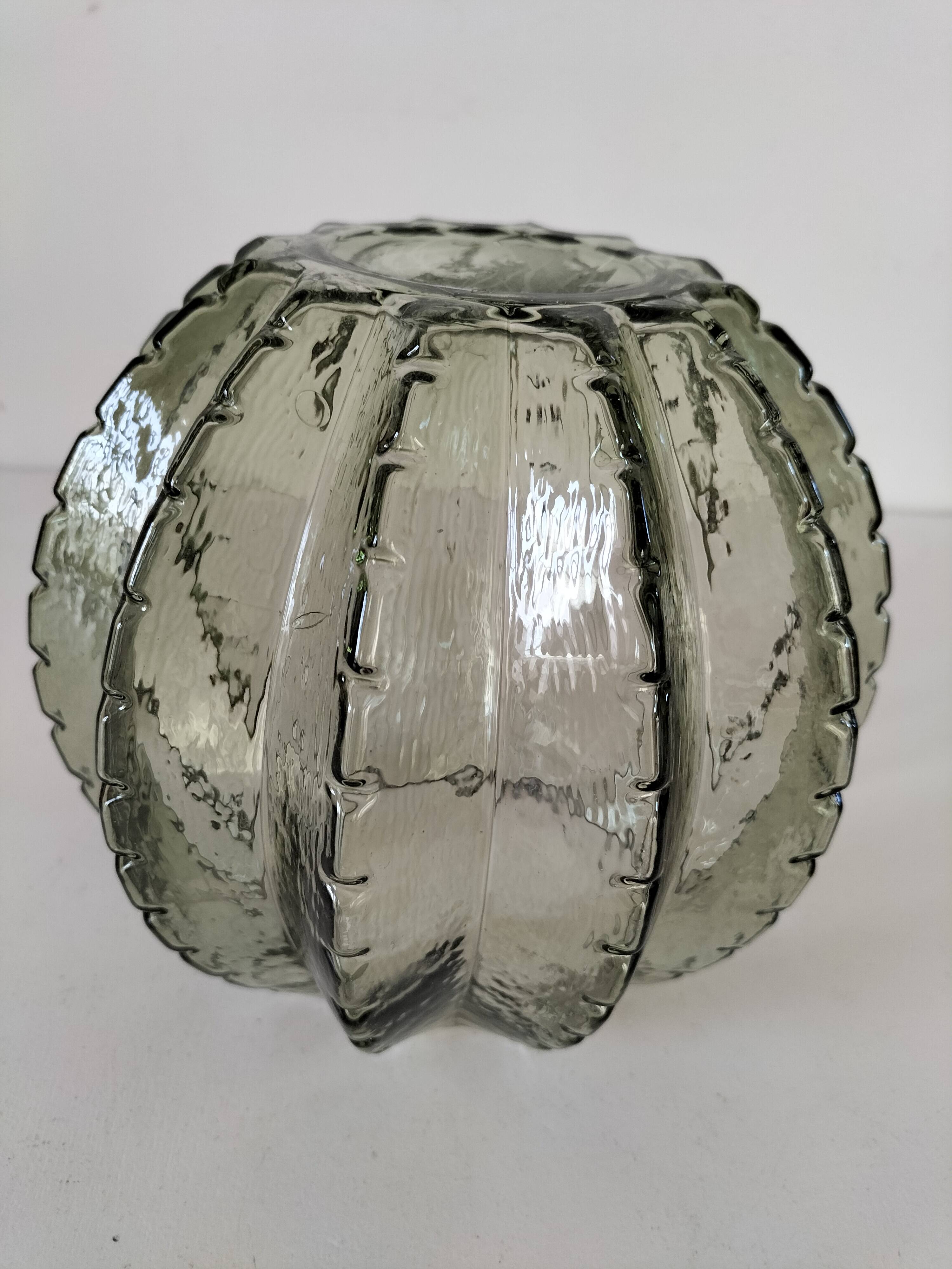 Cactus-look ball vase