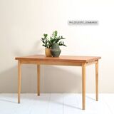 Extendable teak table