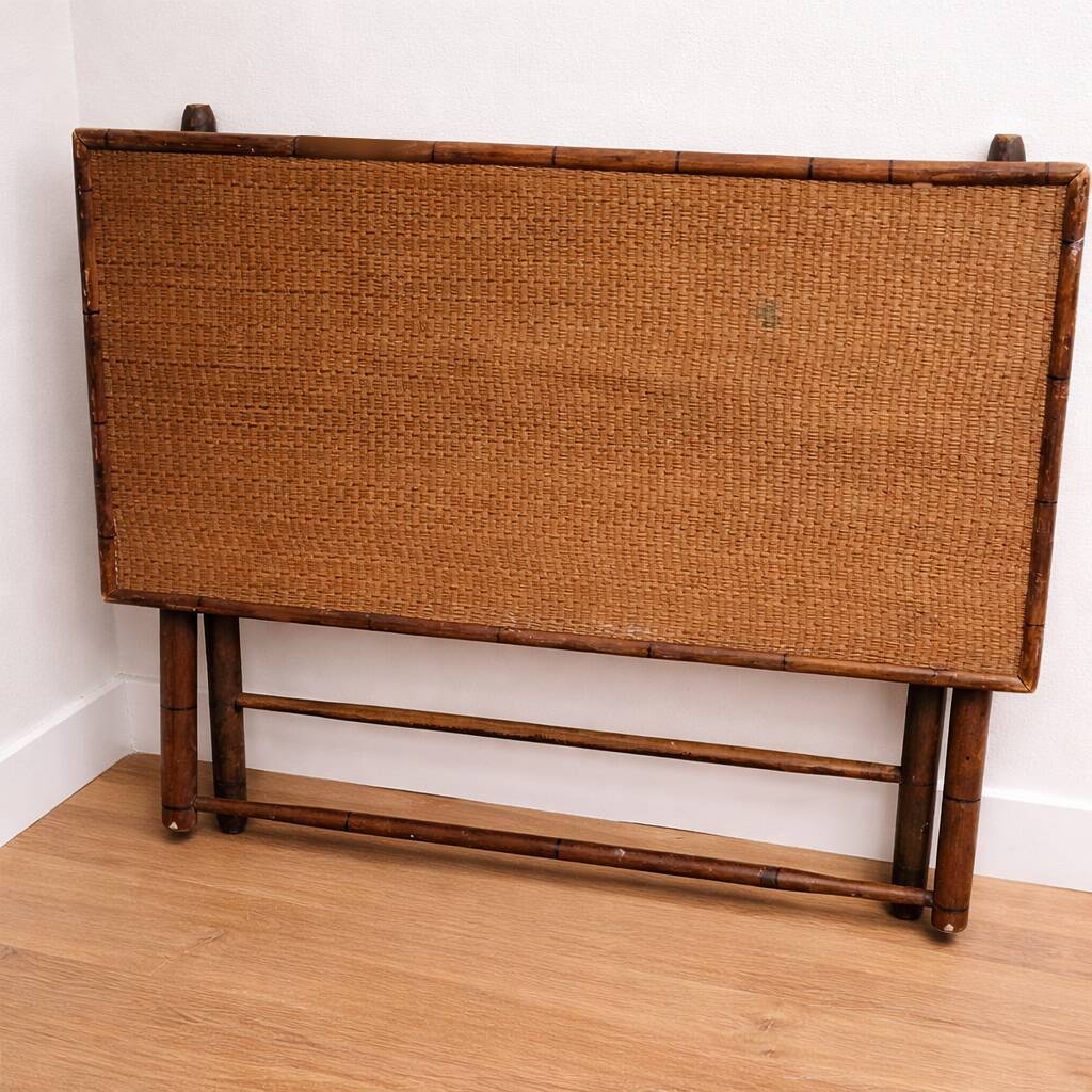 Foldable rattan table