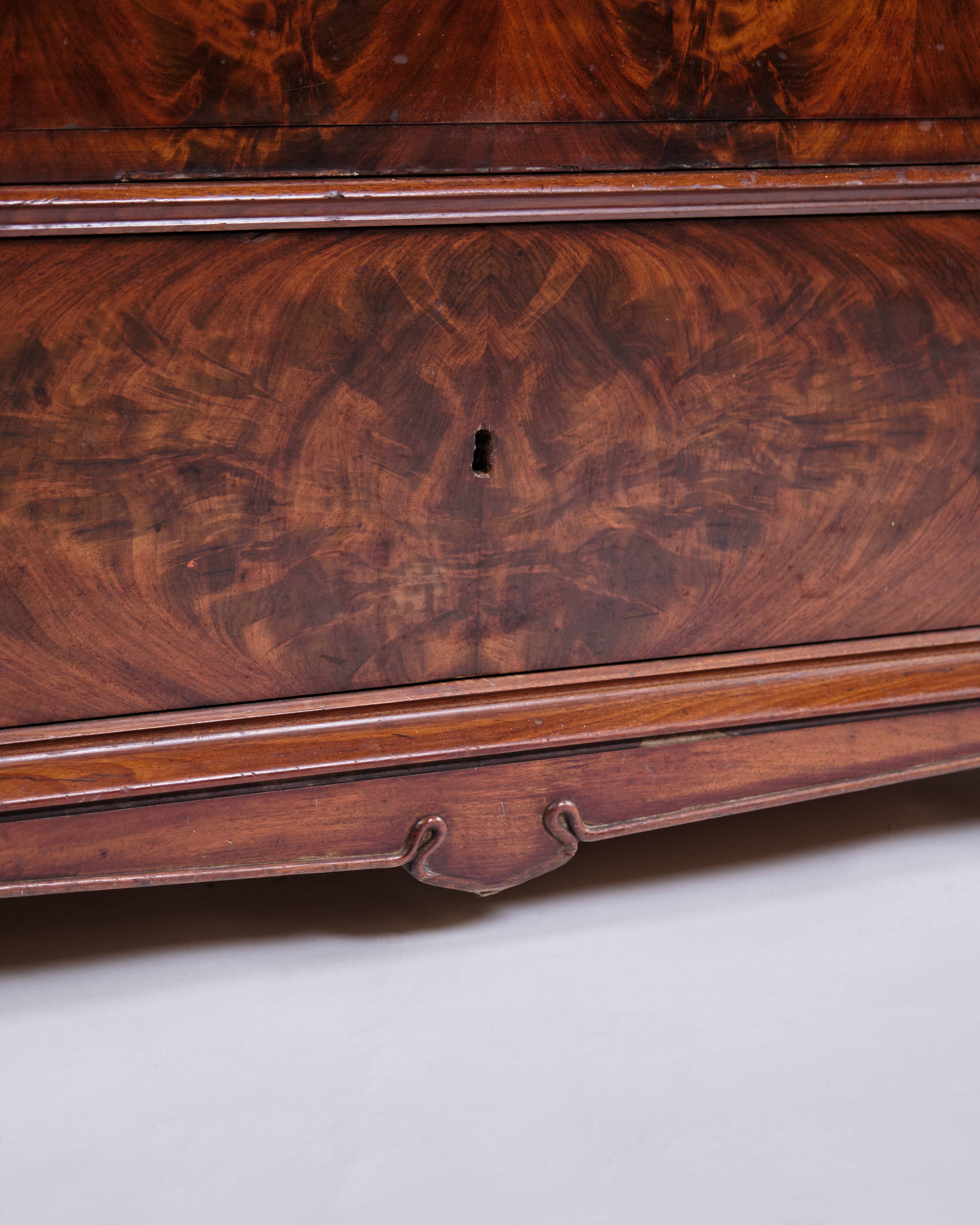 Secretary – Mahogany – Intarsia & Flame Structure – 4 Drawers – 1840s