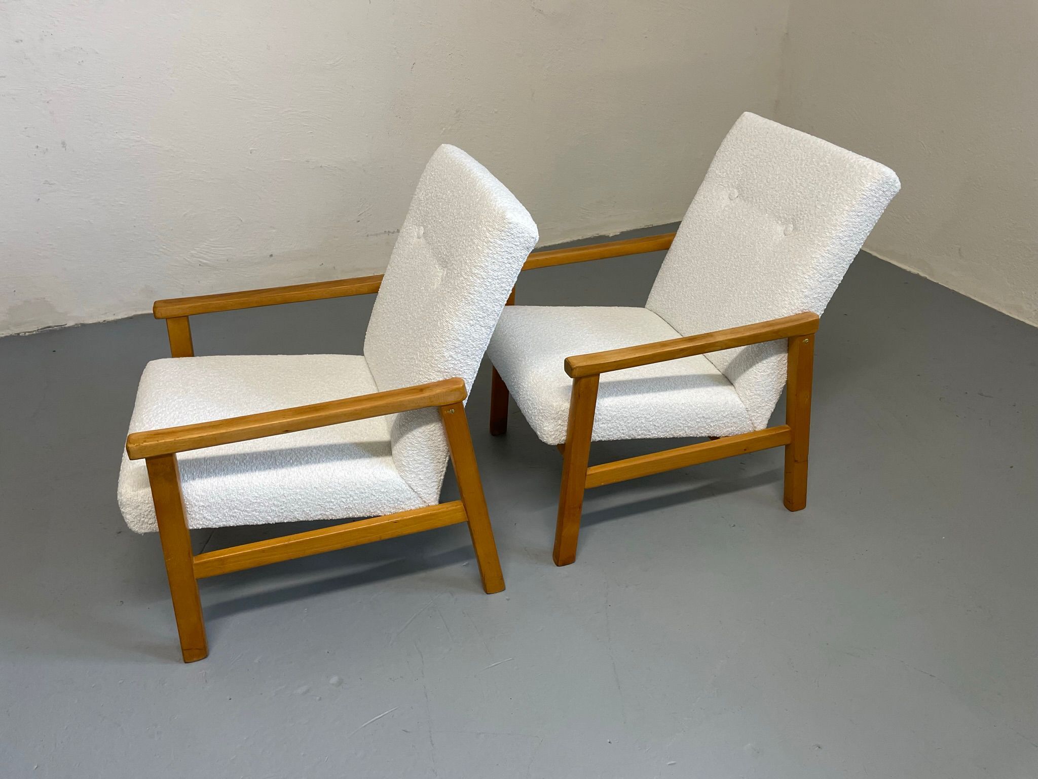 Set of two lounge chairs