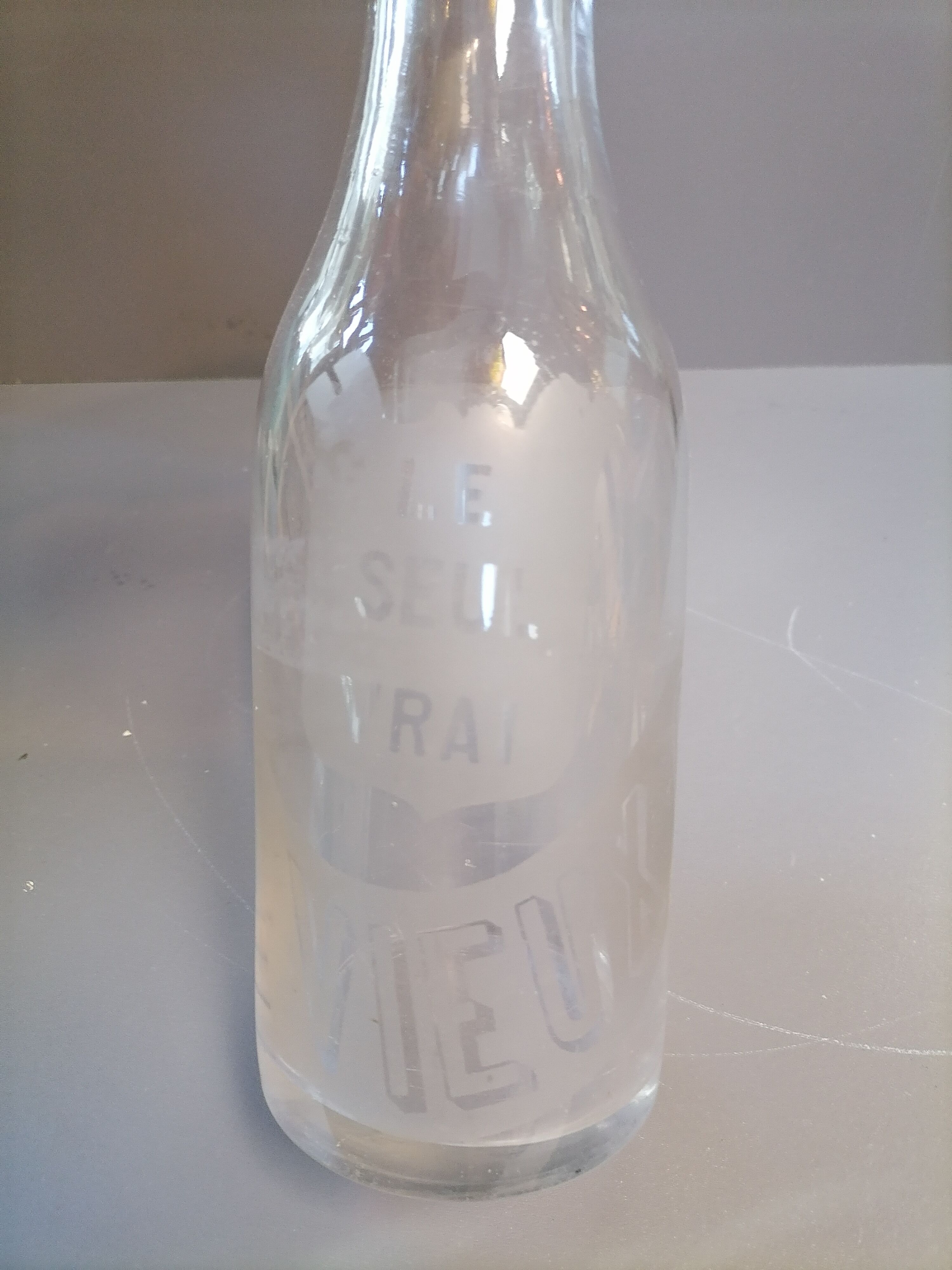Advertising decanter