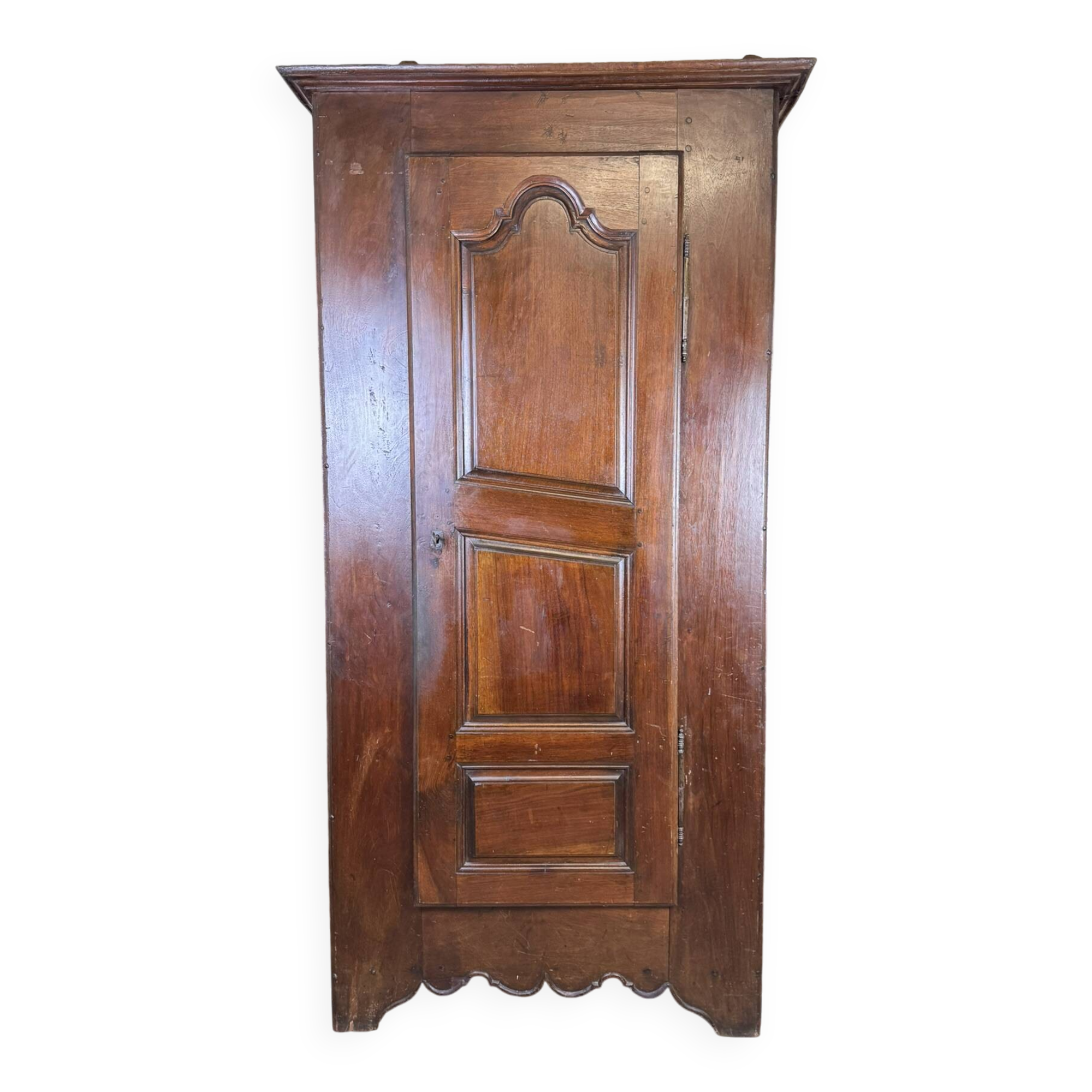 old Ardèche bonnet maker in solid walnut, Louis XIV period, circa 1680