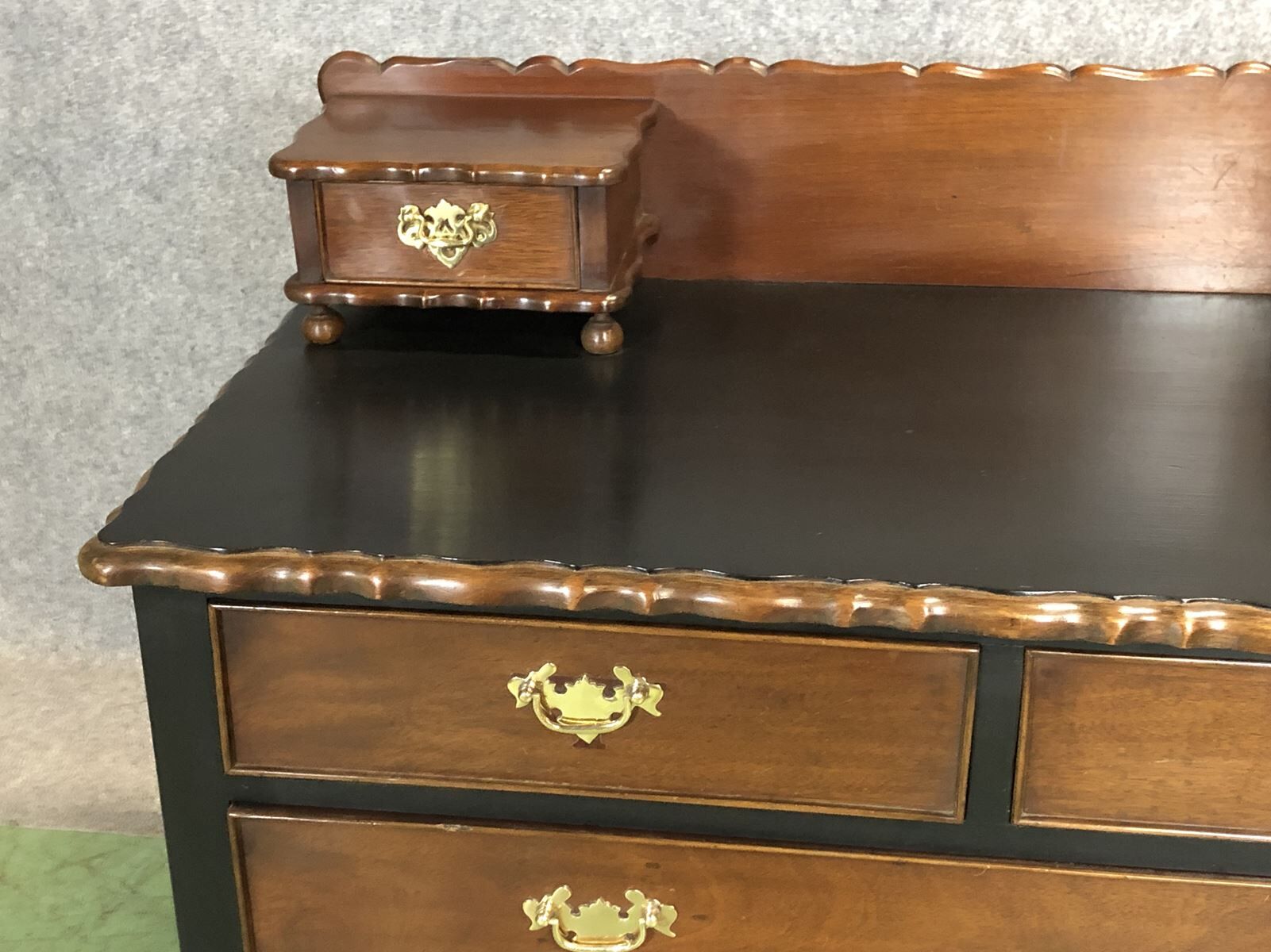 Early twentieth mahogany dresser